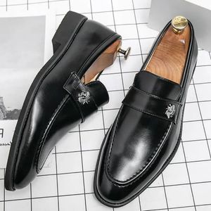 PU Skórzane męskie Buty Loafer Casual Business Buty Moda Klasyczna Wygodna Wiosna Jesień Slip On Prostota Okrągłe Toe 2021 Nowy Zwięzły DH579