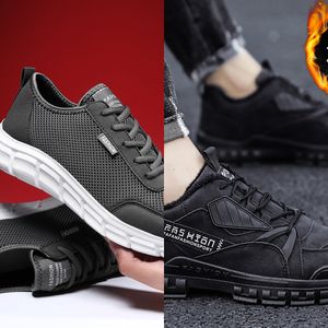 女性を走っている男性の靴メンズ屋外スポーツ靴の女性がジョギングトレーナーのブルを歩いている間、黒いスニーカー201ajv