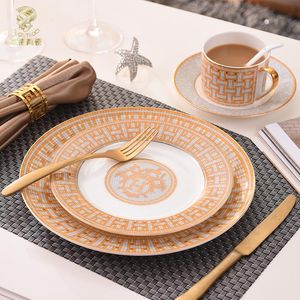 Наборы столовой посуды в европейском стиле, современные свежие любители, керамическая западная тарелка, костяной фарфор, украшение для стейка, посуда, чашка и набор