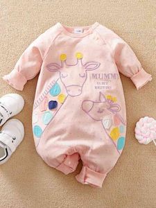 Baby-Jumpsuit mit gepatchten Details, Buchstaben-Giraffen-Stickerei, Raglanärmeln SIE