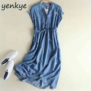 夏のドレス女性の花の刺繍柔らかい青いデニム女性Vネック半袖ミディカジュアルプラスサイズ210514