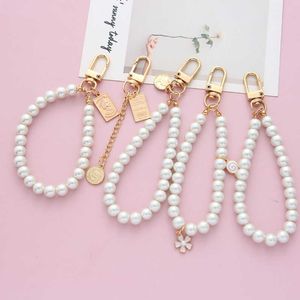 Retro Beauty Head Keychain Pearl Small Gift For Airpods Pro 1 2 Earphone Case Chain Ornaments Keyring Round Pendant G1019