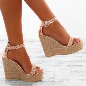 Gyllene vit Sommar Sexiga Plattformsskor Kilar Sandaler Högklackat Mode Öppen tå Hiss Dam Pumps Sandaler Plus Size 34-43 Y0608