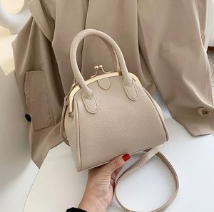 Bolsas de ombro feminino 2022 Summer Trendy All-Messenger Fashion Handbag Shell Bag