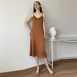 Sexig v nacke spaghetti rem fläck dres backless party vår sommar elegant mode solid streetwear midi 210623