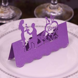 Decorações de casamento Cartões de papel de lugar a laser Cartão de papel oco com amantes para decorações de mesa de assentos de festa