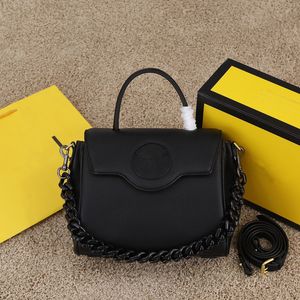Damer varumärke handväskor designer ny axelväska myntväska Kvinnors brev läder axelrem kedja handtag