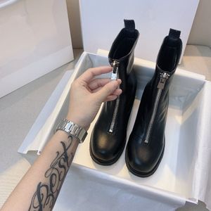 2021 Designer Women Boots Love Arrow Martins Martin Desert Boot Flamingi Skórzane marki High Heel Luksusowe antypoślizgowe buty zimowe Rois University 35-40