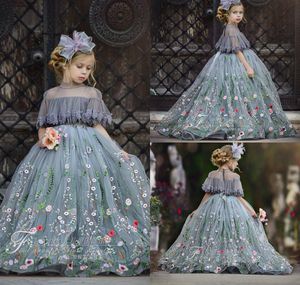 Cute Tulle Suknia Balowa Kwiat Girl Dresses Lace Aplikacja Wysokiej szyi Dżetów Kids Korowód Sukienka Długość Piętra Długość Urodziny