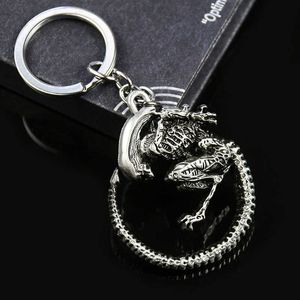 3D Popular Game Aliens Predator Key Chain variation Alien tail bone davil Queen Keychain Metal Pendant souvenir Keyring Necklace G1019