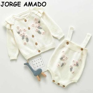 赤ちゃんの女の子の衣装の花長袖セーターコート+ストラップロンパーかわいい2枚セット冬服0-3歳E3 210610