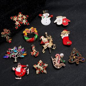 Brooches de Natal Pins Bonito Santa Snowman Claus Chapéu Luvas Bells Socks Penguin Candy Enamel Pin Crachás Broche para Mulheres Presente