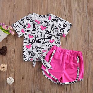 Set per bambini Summer Letter Love Printing Top + Pantaloncini sportivi 2 pezzi di vestiti casual per ragazze 210515