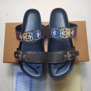 Nuove Slides Designer Pantofole Donne Donne Pantofole da uomo Spiaggia Casual Slipper Dimensioni 35-45 Modello HY120