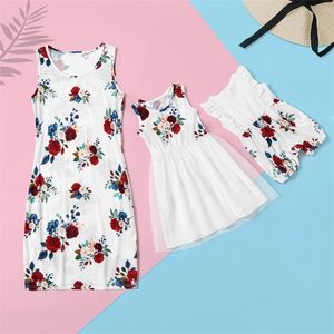 Malha de Verão Costura Floral Imprimir Vest Correspondente Vestidos Para Mamãe e Mim Roupas Redondo-pescoço 210528