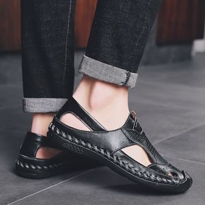 2021 Ankunft Soft Bottom Sandalen Luxurys Designer Sandstrandschuhe Männer Frauen Hausschuhe Atmungsaktiv und leicht