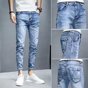 Atacado adolescente jeans jeans homens coreanos marca trouros estiramentos verão fino casual rasgado tornozelo aperto calça 211111