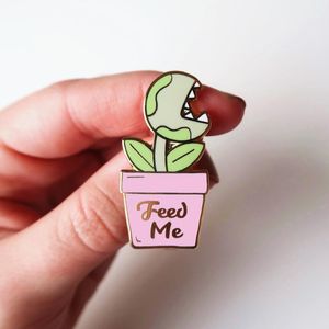 Szpilki, Broszki Sprzedaż Śmieszne Feed Me Flytrap Hard Enamel Pin Moda Cute Pastelowe Rośliny Doniczkowe Medal Broszka Plecak Biżuteria Unikalny prezent2