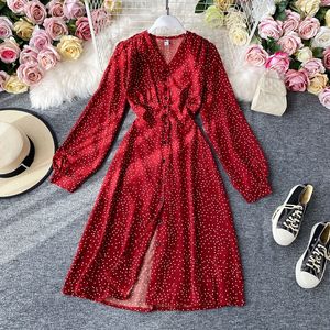 Koreanskt Röd Elegant Sexig Klänning Kvinnor Höst Vintage V-Neck Polka Dot Midi Dress Waist Split Vestidos de Fiesta Kläder 210420