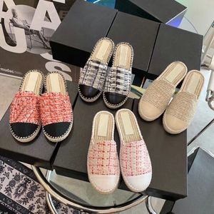 Kvinnor Modig läder Slipper Lyxig designer Classic Pop Alla fårskinnsrhombidmönster Tjocka sålda tofflor med komplett förpackning 6565