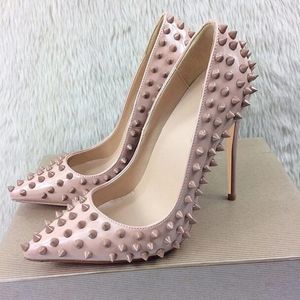 Nude buty błyszczące lakierki nit kolce nabijane szpiczastymi palcami szpilki kobiety Lady panna młoda buty ślubne czółenka szpilki 12cm 10cm 8cm rozmiar 33 45