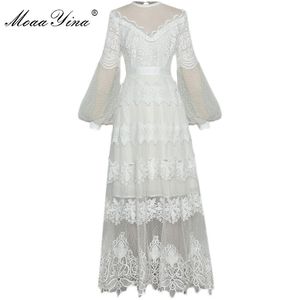 ファッションデザイナードレス春の女性のドレスランタンスリーブメッシュパッチワーク刺繍白い胸膜パーティードレス210524