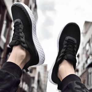 Klassisk Mens Sport Trainer Stor Storlek Löpskor Andningsskydd Mesh Röd Svart Vit Blå Grön Plattform Runners Sneakers Kod: 05-0507