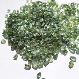 Apatita Verde al por mayor-Objetos decorativos Estatuillas de alta calidad Piedras de apatita verde áspera de Madagascar Gravel Crystal Stone