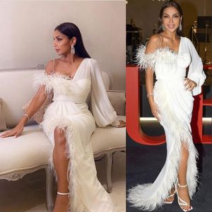 2021 Sexy Luxury Ivory Feathers Evening Dresses Wear One Shoulder Split Special Occasion Prom Gowns Arabic Long Sleeves Sheath Middle East Celebrity Dress