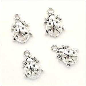 Partihandel 100PCs Ladybug Lady Beetle Tibetanska Silver Charms Pendants För Smycken Gör Örsel Halsband Armband Nyckelring Tillbehör 19 * 13mm DH010