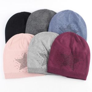 Beanie / Kafatası Kapaklar Stil kadın Kış Isıtıcı Moda Örme Pamuk Kasketleri Katı Renk Yıldız Rhinestone Rahat Kafatası Hip Hop Şapkalar Kayak Kapağı