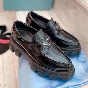 Kvinnors Patent Läder Casual Skor Pure Cowhide Låg Topp Tjock Bottom Martin Boot Inner Foder Sheepskin Walking Shoe 34-41 med låda