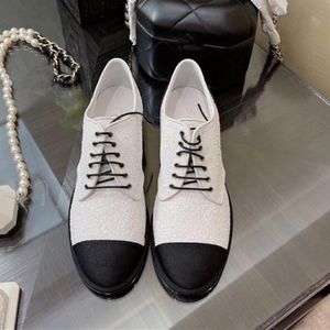 Chanells Loafers Bestkvalitativ lyxdesigner Kvinnor Trendskor Ankelstövlar Handgjorda skarvfärg Matchande Lace-Up Middle Heel Women skor Storlek 35-40 9966