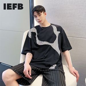 IEFB Yaz Moda Dikiş T-shirt erkek Yakışıklı Kazak Yuvarlak Boyun Kısa Kollu Siyah Beyaz Mans Giyim Tops 9Y7043 210524