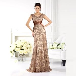 Glamorösa Champagne Lace Mermaid Cap Sleeves Mor till brudklänningarna V Neckline Beaded Wedding Party Gowns Back Out Cxx