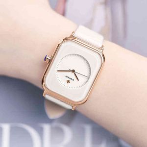 Mode Frauen Uhren 2021 Neue WWOOR Marke Weiß Leder Rechteck Minimalistischen Uhr Damen Quarz Kleid Armbanduhr Montre Femme