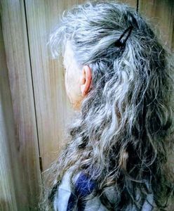Ponytails Saç Uzantıları Ürünler Saltpepper Siyah Kadınlar için Dalgalı Gümüş Gri At Kuyruğu Kısa Özel Iki Ton Gri Gevşek Dalga Doğal Hairpiese