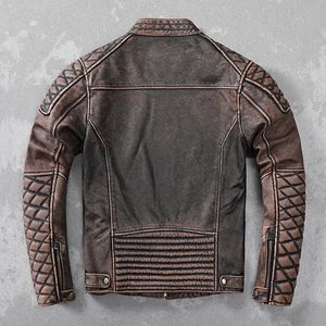 Schwere Vintage-Jacke aus braunem Echtleder. Schlanker Motorrad-Rindsledermantel für Herren. Hochwertige Lederkleidung in Übergröße.