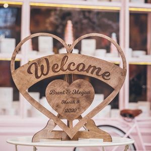 Decorazione per feste a forma di cuore Cartello di benvenuto per matrimoni Pannello rustico minimalista in legno personalizzato