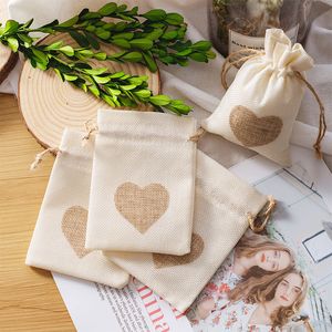 Küçük Çuval Bez Çantaları toptan satış-Moda Hediye Wrap İpli Çuval Çanta Kalp Baskılı Pamuk Küçük Çuval Saf Beyaz Bej Her On Noel Giftbags