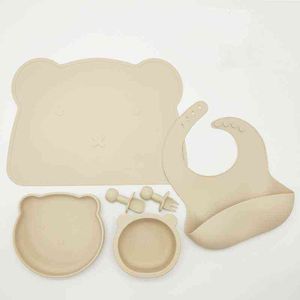 6pcs 아기 실리콘 흡착기 그릇 접시 턱받이 숟가락 포크 세트 귀여운 곰 어린이 비 슬립 식기 유아 먹이 요리 BPA 무료 G1210