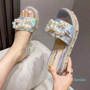 Kapcie olśniewające Silver Pearl Klinki Damskie Sandalianie Letnie Buty Platformy Kobieta Creepers High Heels Koraliki Kręty Slajdy 2021