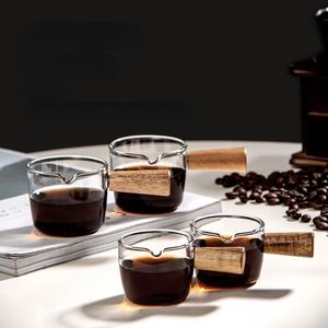 Muggar Hög Borosilikat Glas Mjölk Mini Trähandtag Små Cup Espresso Kaffe Extraction Western Restaurant Juice Bucket