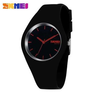 SKMEI Kvinnor Klockor Man Silikonrem 3bar Vattentät Klocka Quartz Armbandsur för Lady Fashion Casual Watch Kvinna Present 9068 210616