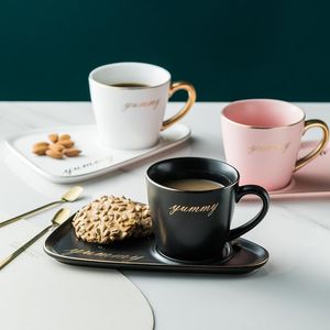 Gold Rim Ceramic Coffee Mug Tumbler Tea Cup and Saucer Set Porslinskedmuggar Söta dessertkoppar Ben Kina sätter fat
