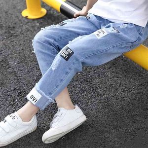 Yaz ve Bahar Chic Cuffed Denim Kot Küçük Ayaklar Gevşek Delik Pantolon Çocuklar Boy Dipleri 210528