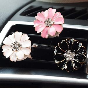 Car Perfumy Clip Home Essential Oil Zapach Zapach Dyfuzor do Outlet Locket Flower Auto Powietrze Odważnik Odżywka Vent Clips Aromaterapy Decor