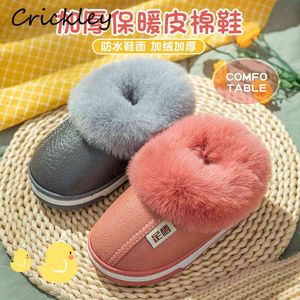 Höst Vinter Solid Pu Boys Girls House Tofflor Plush Warm Barn Floor Slippers Vattentät Anti Slip Soft Toddler Barnskor 211119