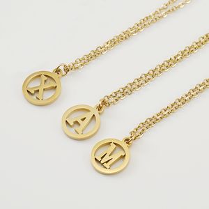 Acciaio inossidabile 26 lettere maiuscole iniziali dalla A alla Z Ciondolo con ciondolo alfabeto Hollow cut round gold silver Charm nome fai da te per bracciale catena collana coppia amanti ragazze