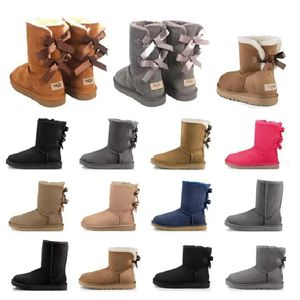 2023 Kvinnor Snöstövlar Triple Black Chestnut Purple Pink Navy Grey Fashion Classic Over The Kne Ankel Short Boot Womens Ladies Håll varma designer Booties skor